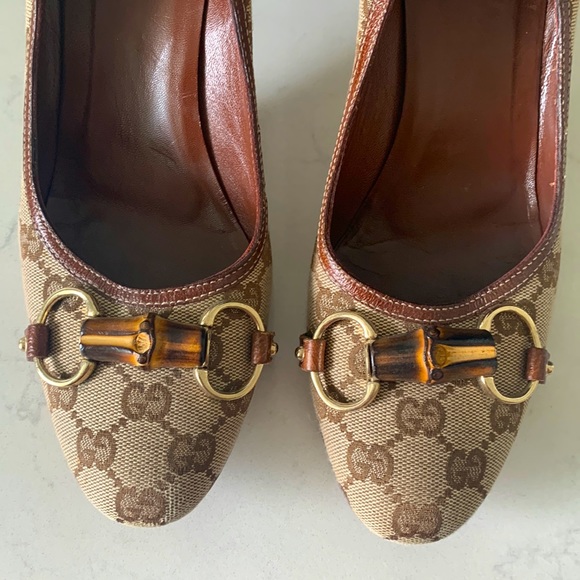 Gucci tan GG canvas and leather trim Bamboo Horsebit pumps. - Picture 3 of 12